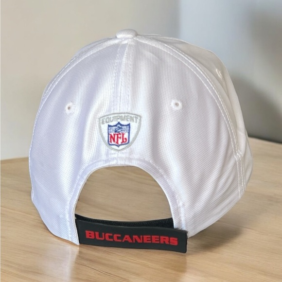 Reebok NFL Tampa Bay Buccaneers Cap. One Size Fits All. - Picture 4 of 5